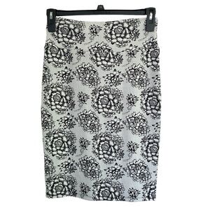 LulaRoe CASSIE Black & White Floral Knit Pencil Skirt Size SMALL